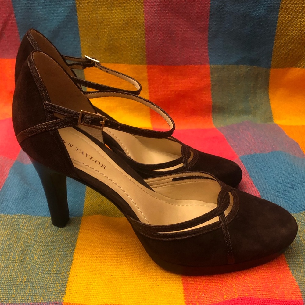 Ann Taylor Brown Suede Ankle Strap Closed Toe Sz 5